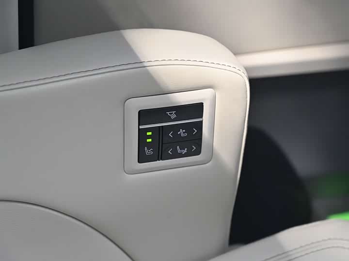 Фото 8 - Toyota Granvia