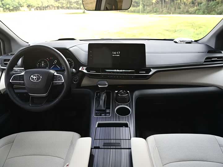 Фото 9 - Toyota Granvia