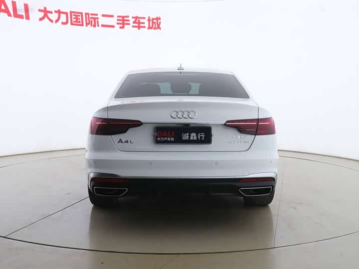 Фото 14 - Audi A4L