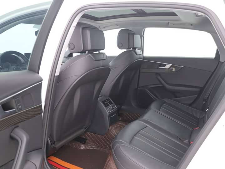 Фото 8 - Audi A4L