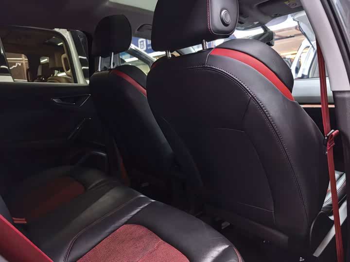 Фото 13 - Audi Q2L