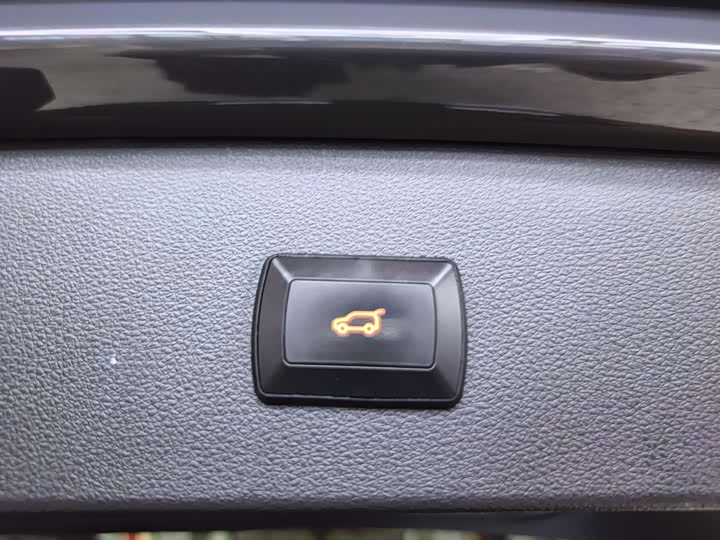 Фото 17 - Audi Q2L