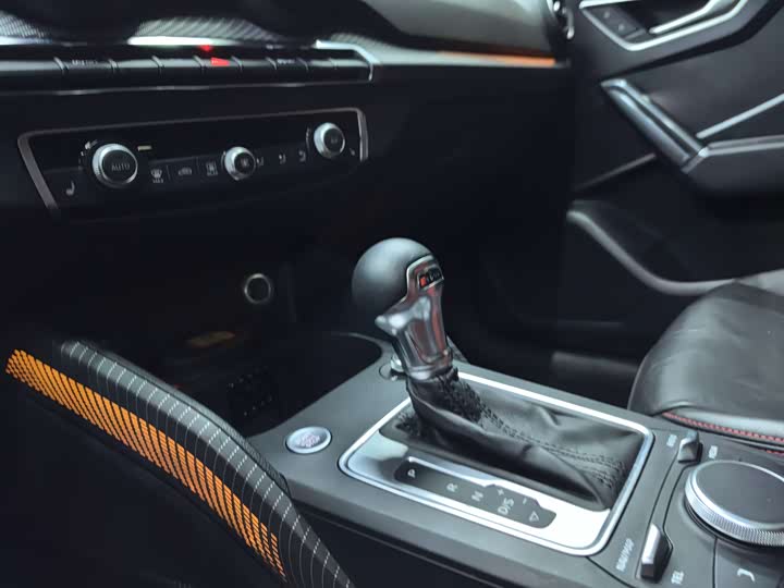 Фото 8 - Audi Q2L