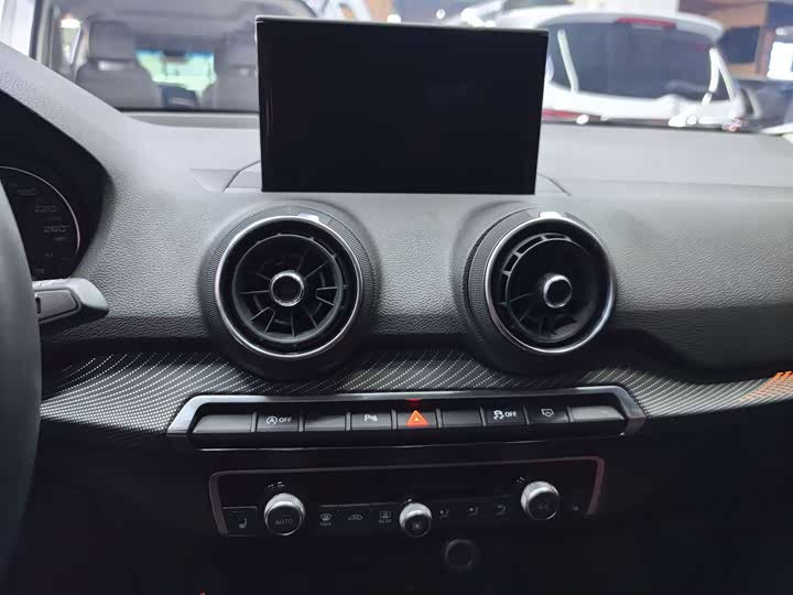 Фото 9 - Audi Q2L