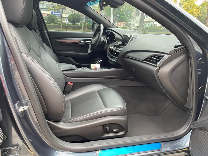 Фото 11 - Cadillac CT5