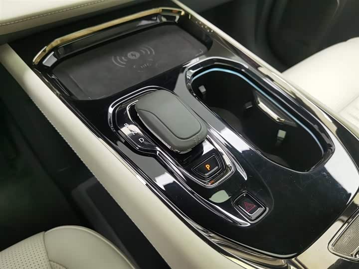 Фото 13 - Zeekr 009