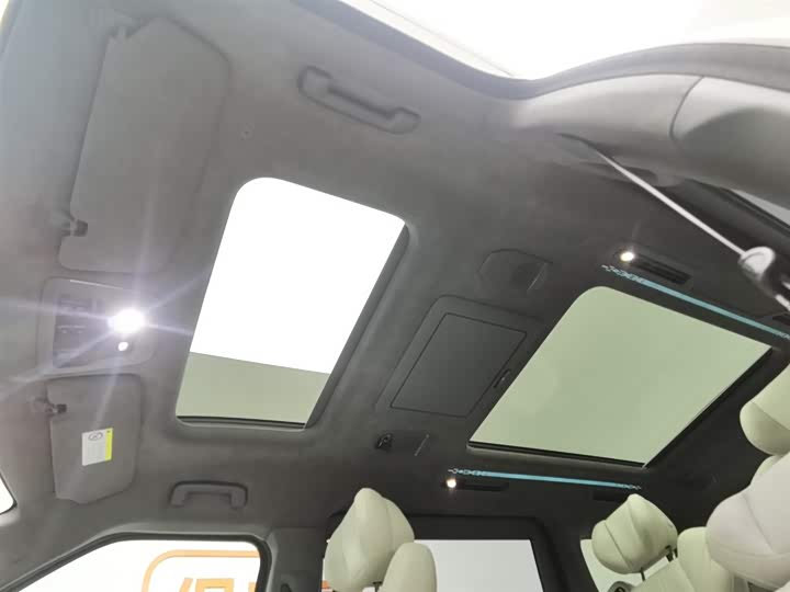 Фото 14 - Zeekr 009