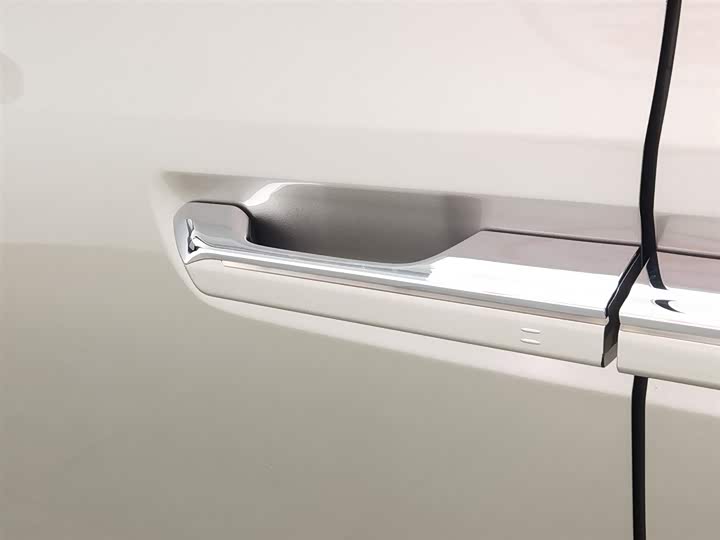 Фото 18 - Zeekr 009