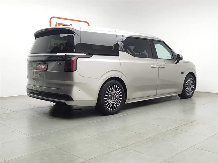 Фото 2 - Zeekr 009