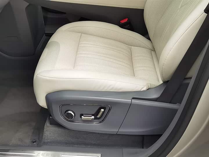 Фото 20 - Zeekr 009