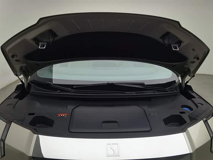 Фото 6 - Zeekr 009