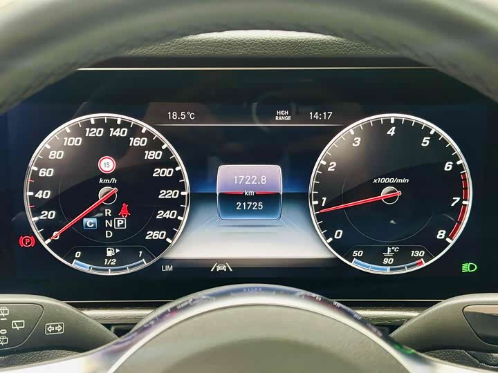 Фото 9 - Mercedes-Benz G-Class