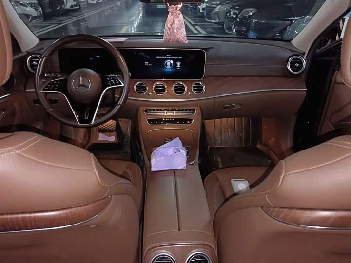 Фото 10 - Mercedes-Benz E-Class