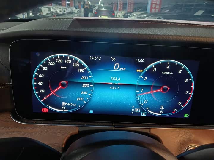 Фото 12 - Mercedes-Benz E-Class