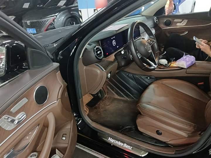 Фото 15 - Mercedes-Benz E-Class