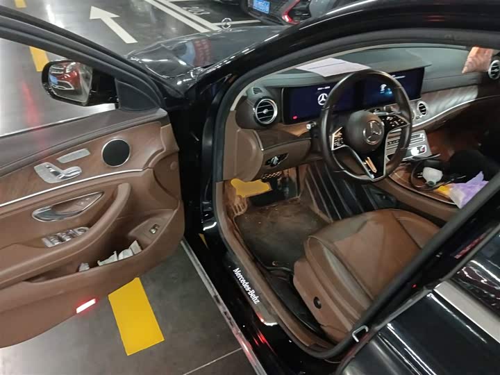 Фото 16 - Mercedes-Benz E-Class