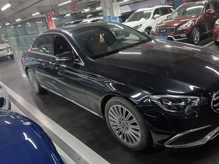 Фото 4 - Mercedes-Benz E-Class