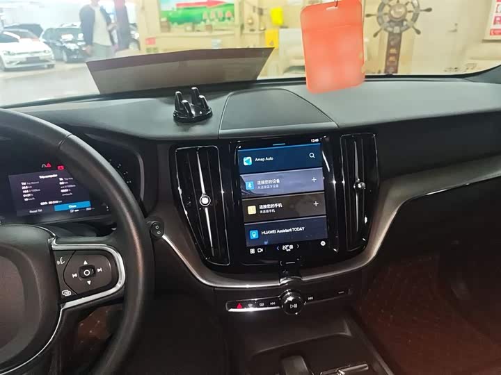 Фото 10 - Volvo XC60