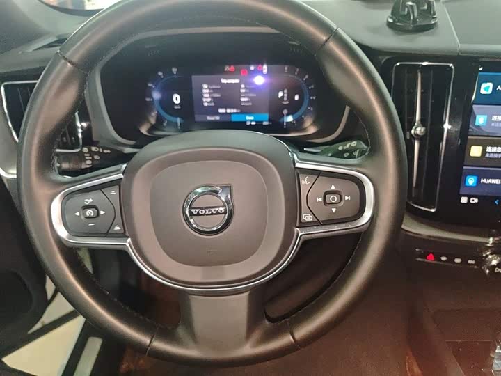 Фото 11 - Volvo XC60