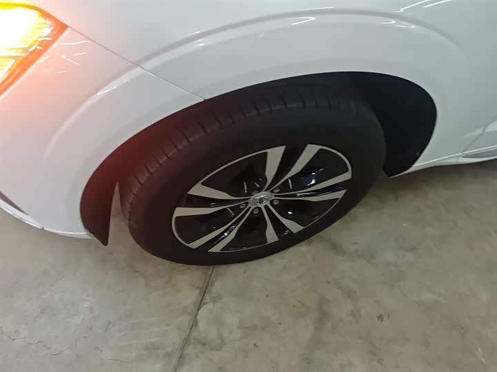 Фото 23 - Volvo XC60