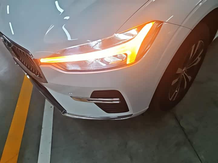 Фото 24 - Volvo XC60