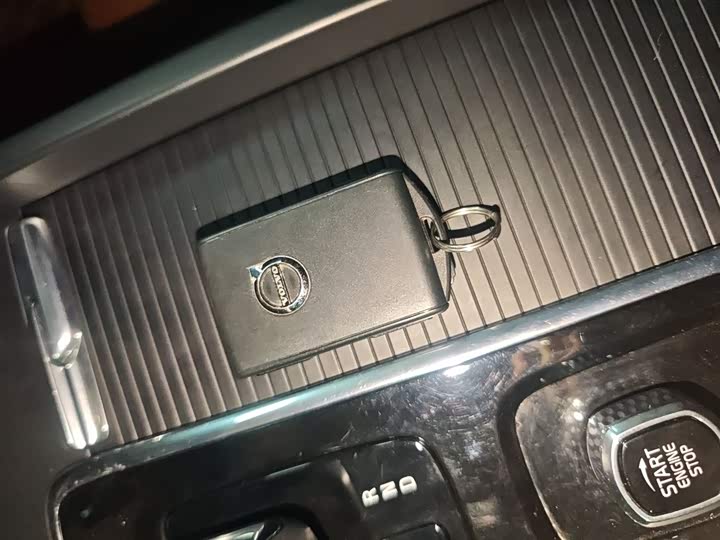 Фото 9 - Volvo XC60