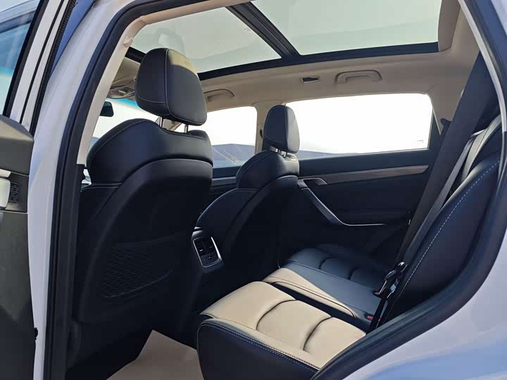 Фото 10 - Geely Atlas