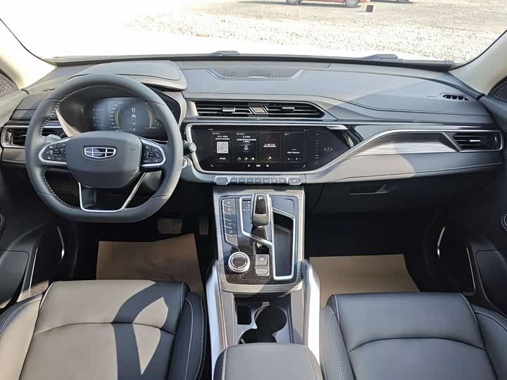 Фото 4 - Geely Atlas