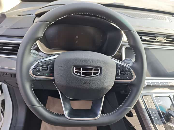 Фото 5 - Geely Atlas