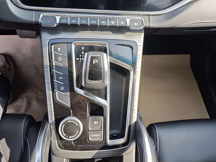 Фото 6 - Geely Atlas