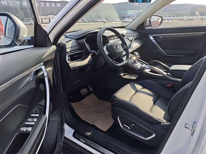 Фото 7 - Geely Atlas