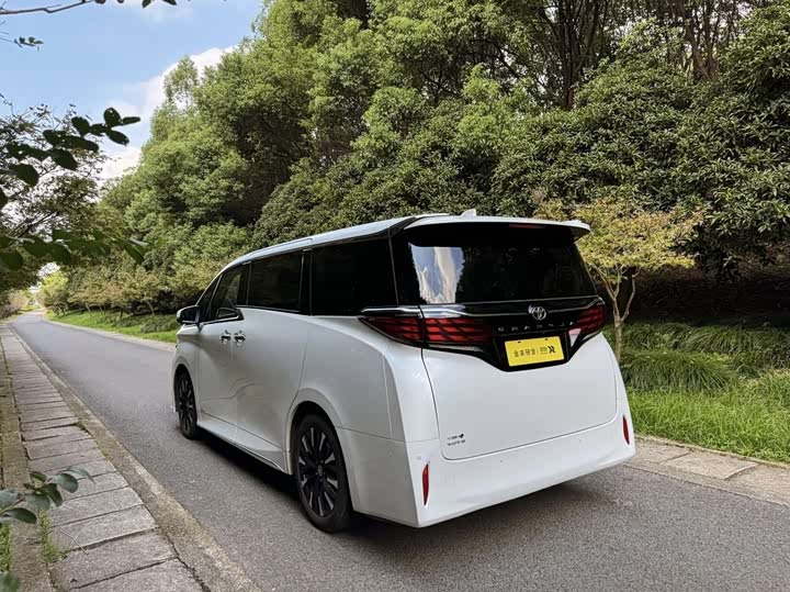 Фото 6 - Toyota Alphard