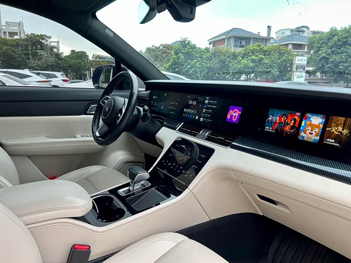 Фото 10 - LiXiang One