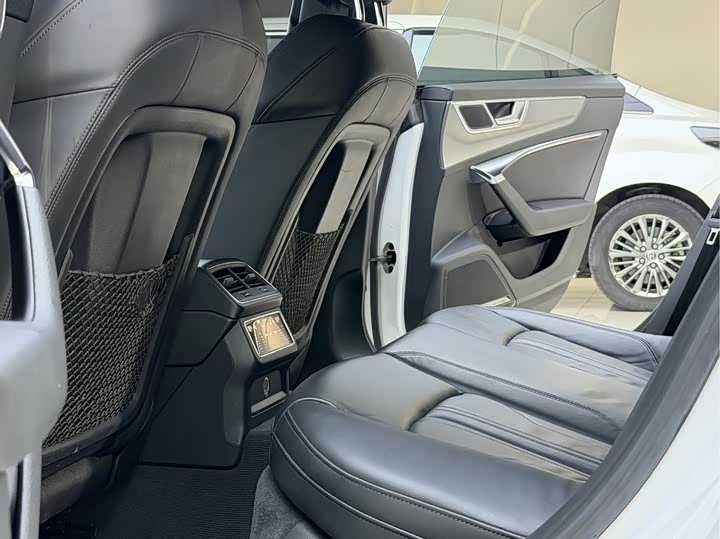 Фото 9 - Audi A7