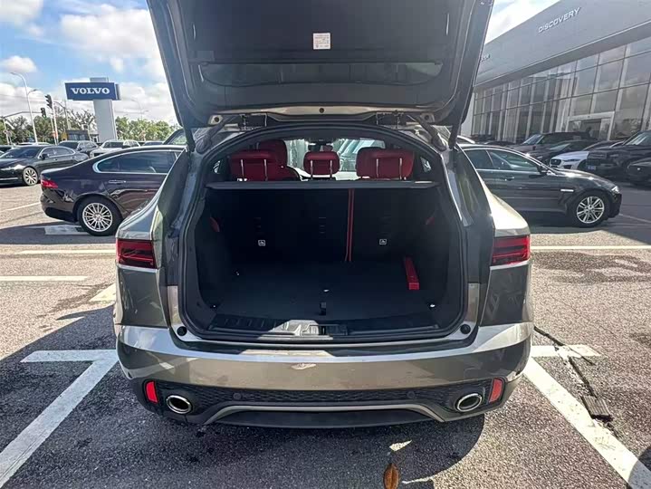 Фото 13 - Jaguar E-Pace