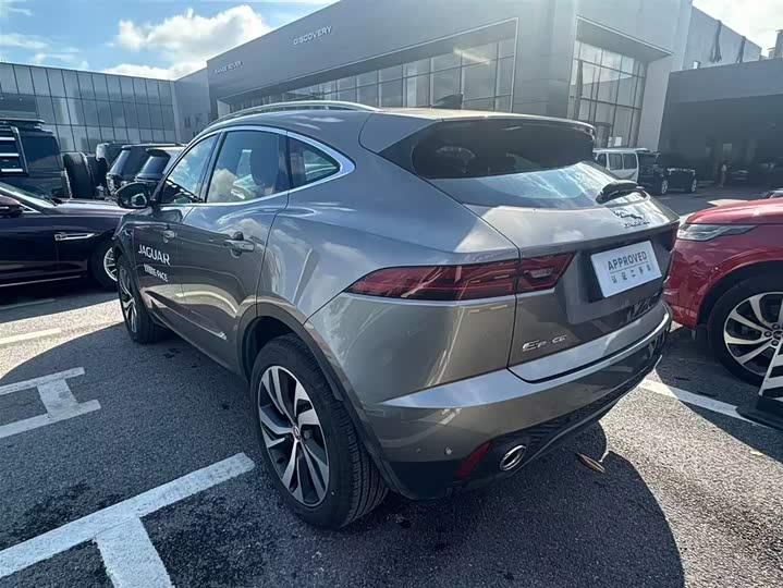 Фото 4 - Jaguar E-Pace
