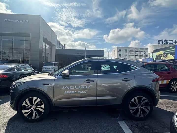 Фото 6 - Jaguar E-Pace