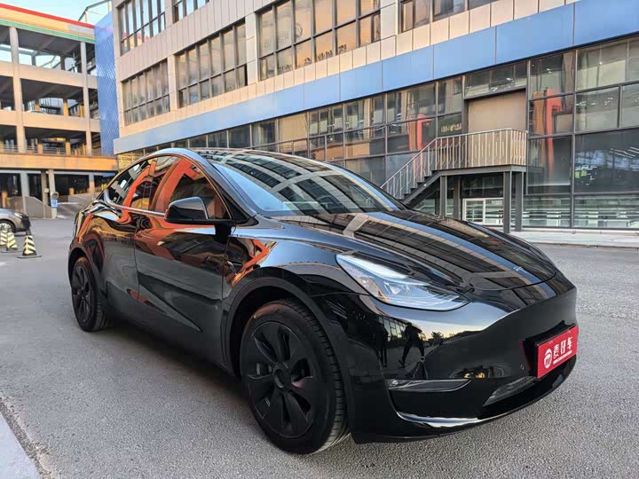 Фото 3 - Tesla Model Y
