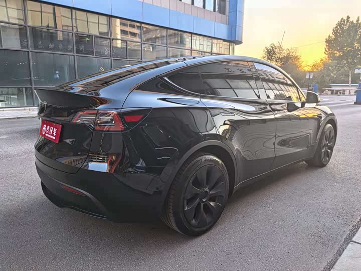 Фото 6 - Tesla Model Y