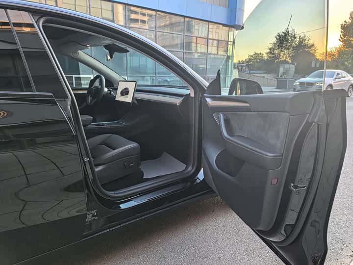 Фото 8 - Tesla Model Y