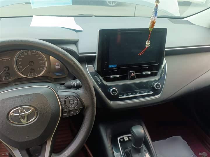 Фото 10 - Toyota Corolla