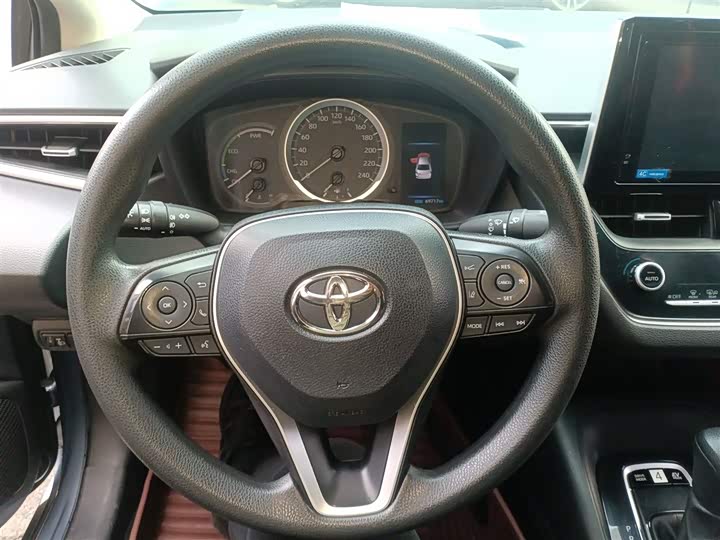 Фото 11 - Toyota Corolla