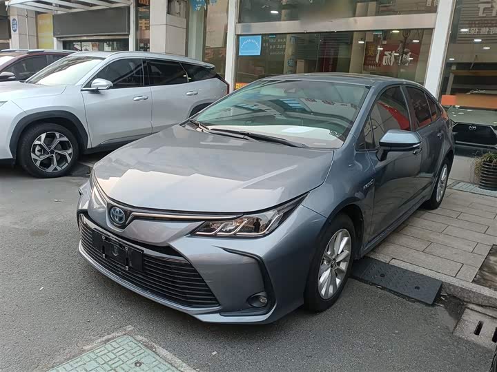 Фото 2 - Toyota Corolla