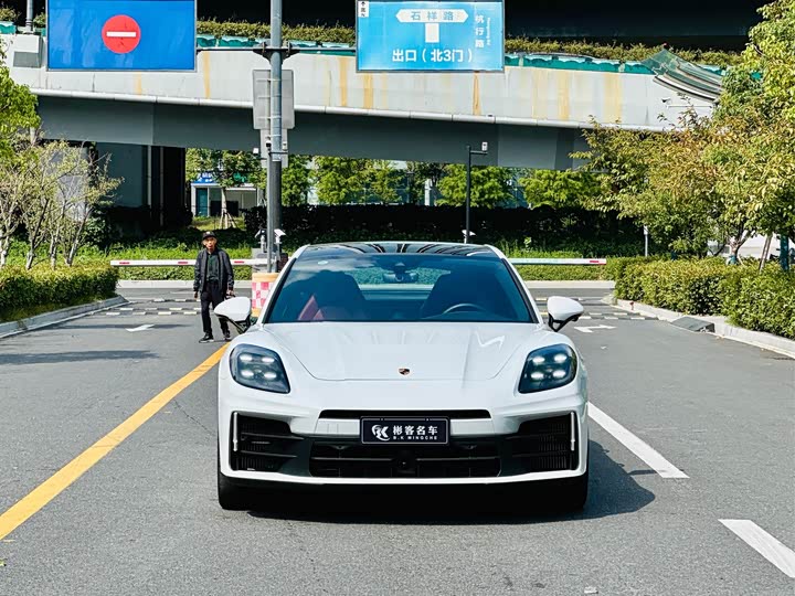 Фото 2 - Porsche Panamera