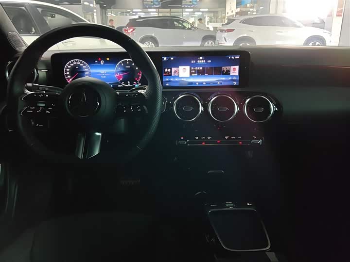 Фото 10 - Mercedes-Benz CLA-Class