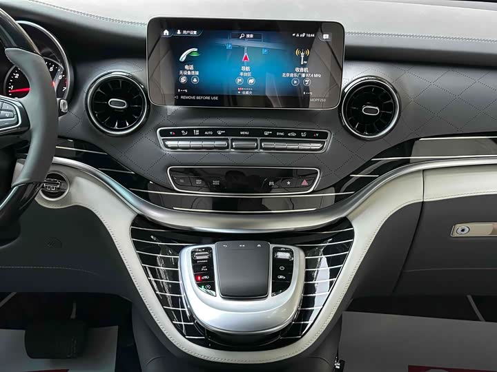 Фото 13 - Mercedes-Benz V-Class