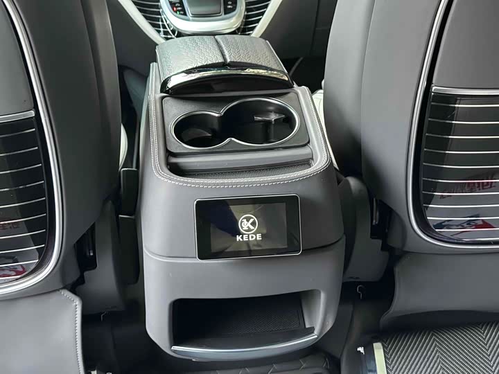 Фото 14 - Mercedes-Benz V-Class