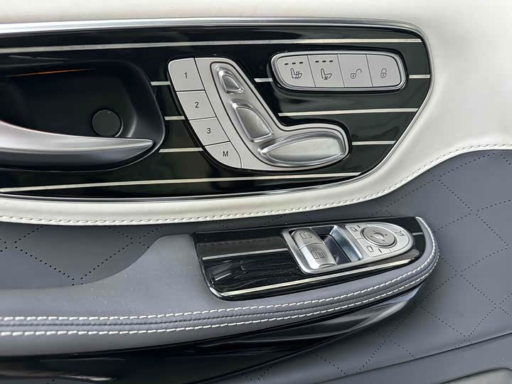 Фото 18 - Mercedes-Benz V-Class