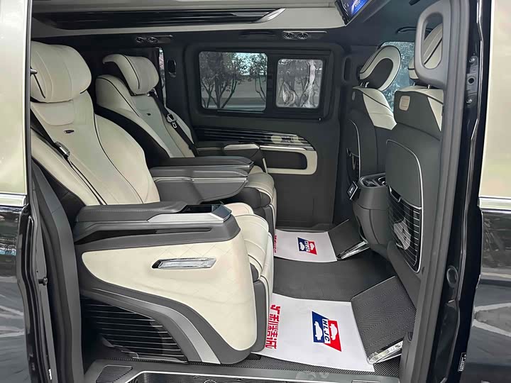 Фото 21 - Mercedes-Benz V-Class