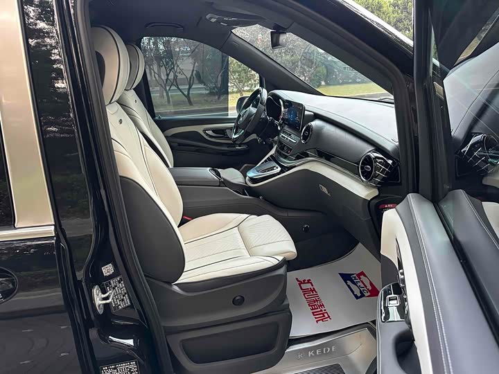 Фото 22 - Mercedes-Benz V-Class